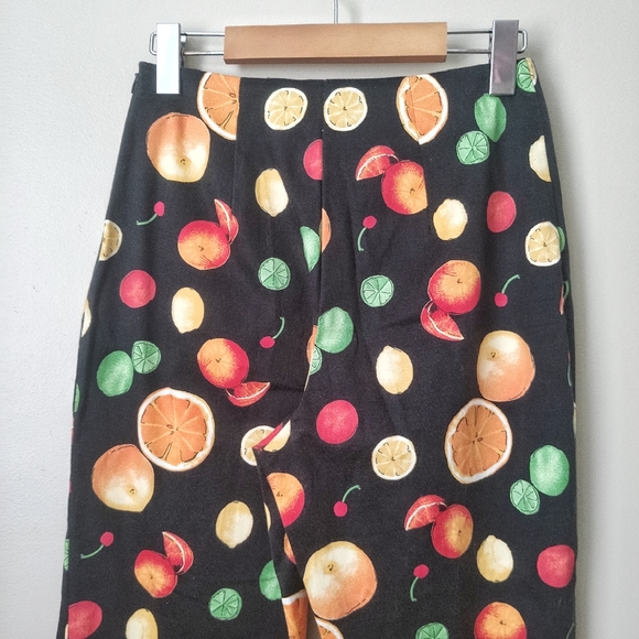🍊Vintage Fruit Pattern Straight Leg Crop Pants 🍒 - Picture 6 of 9